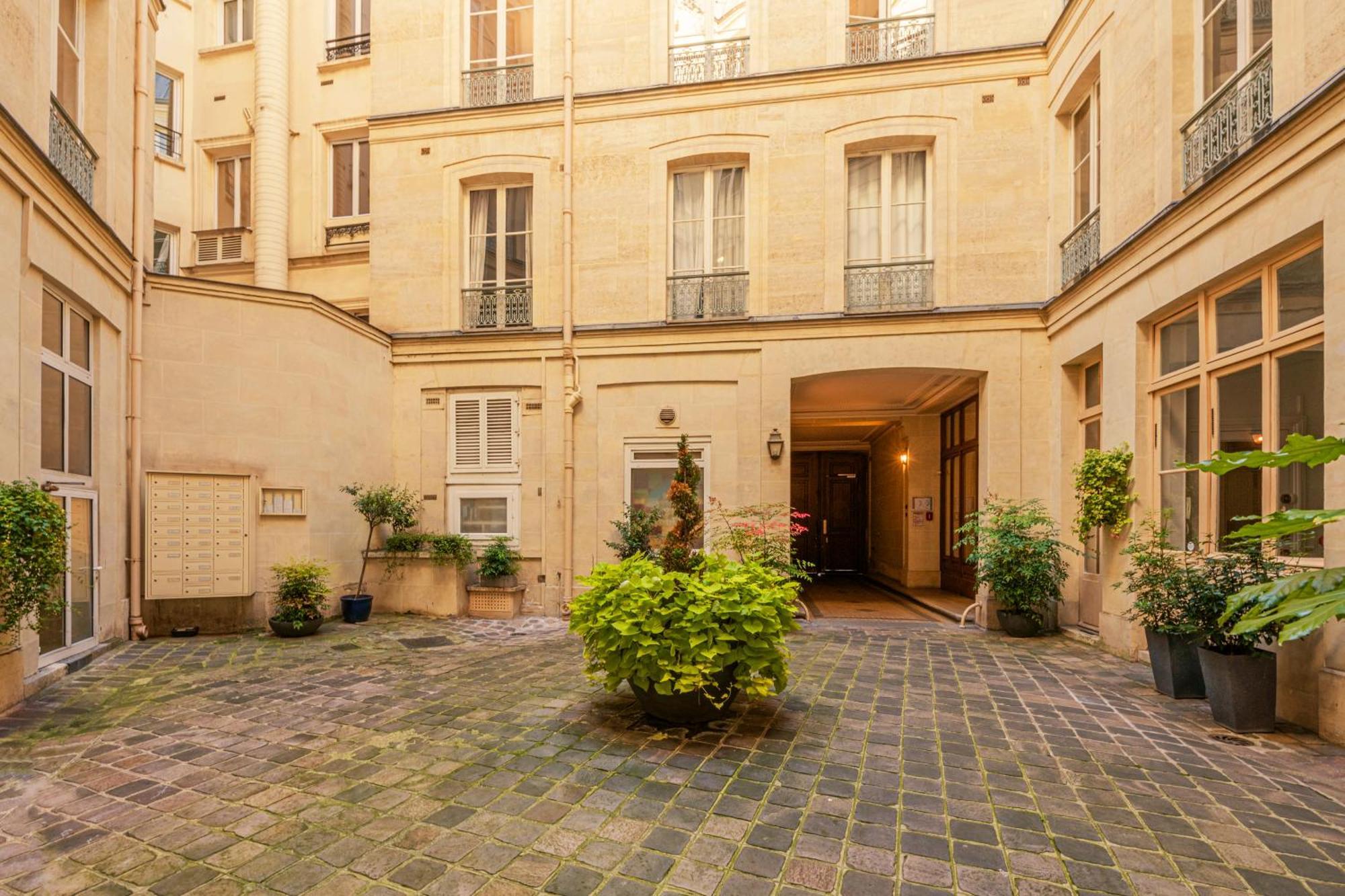 1min Walk From Champs Elysees - Avenue Montaigne - Ac - Self-checkin - Working Desk Appartement *