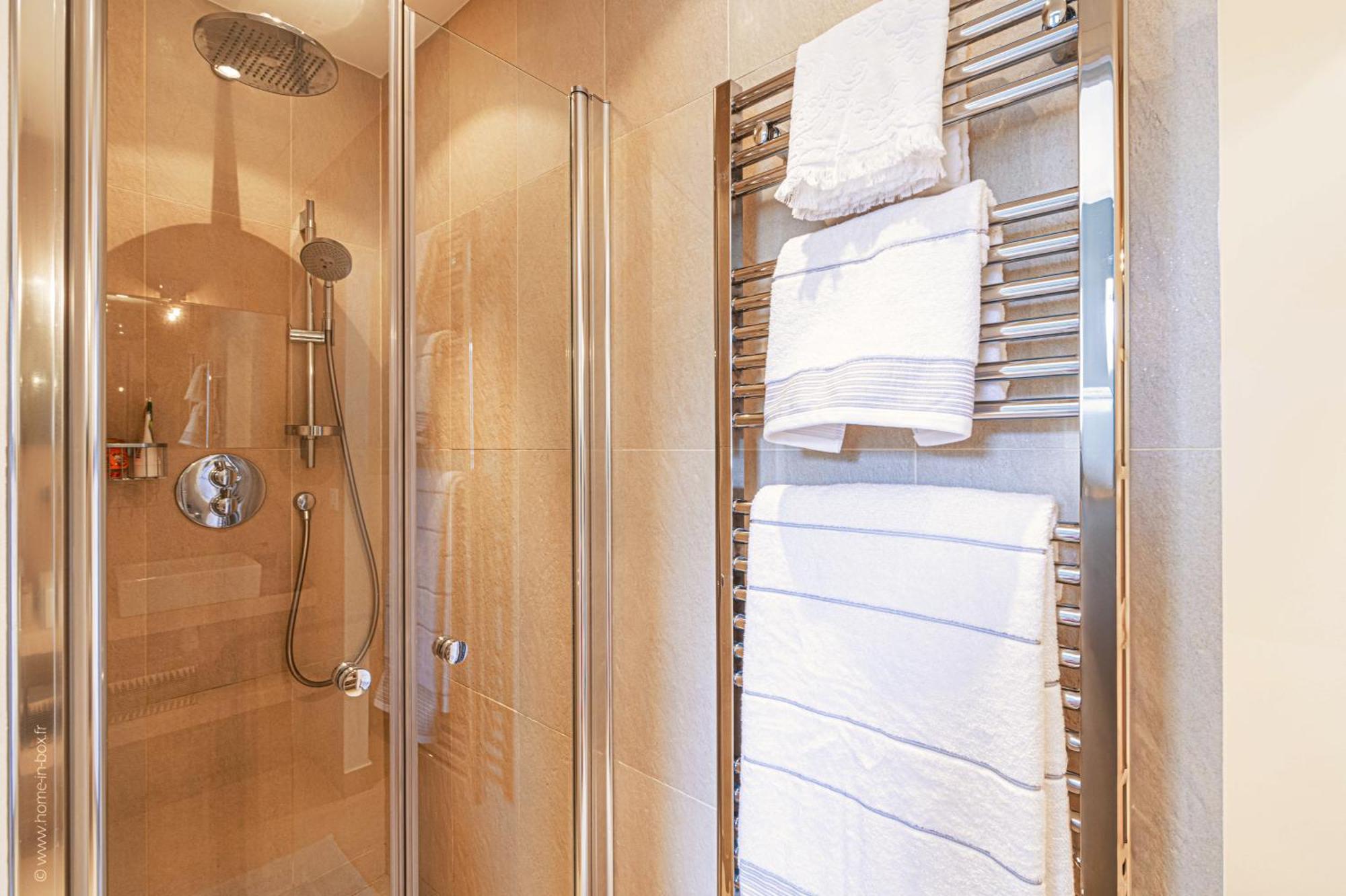 1min Walk From Champs Elysees - Avenue Montaigne - Ac - Self-checkin - Working Desk Appartement *