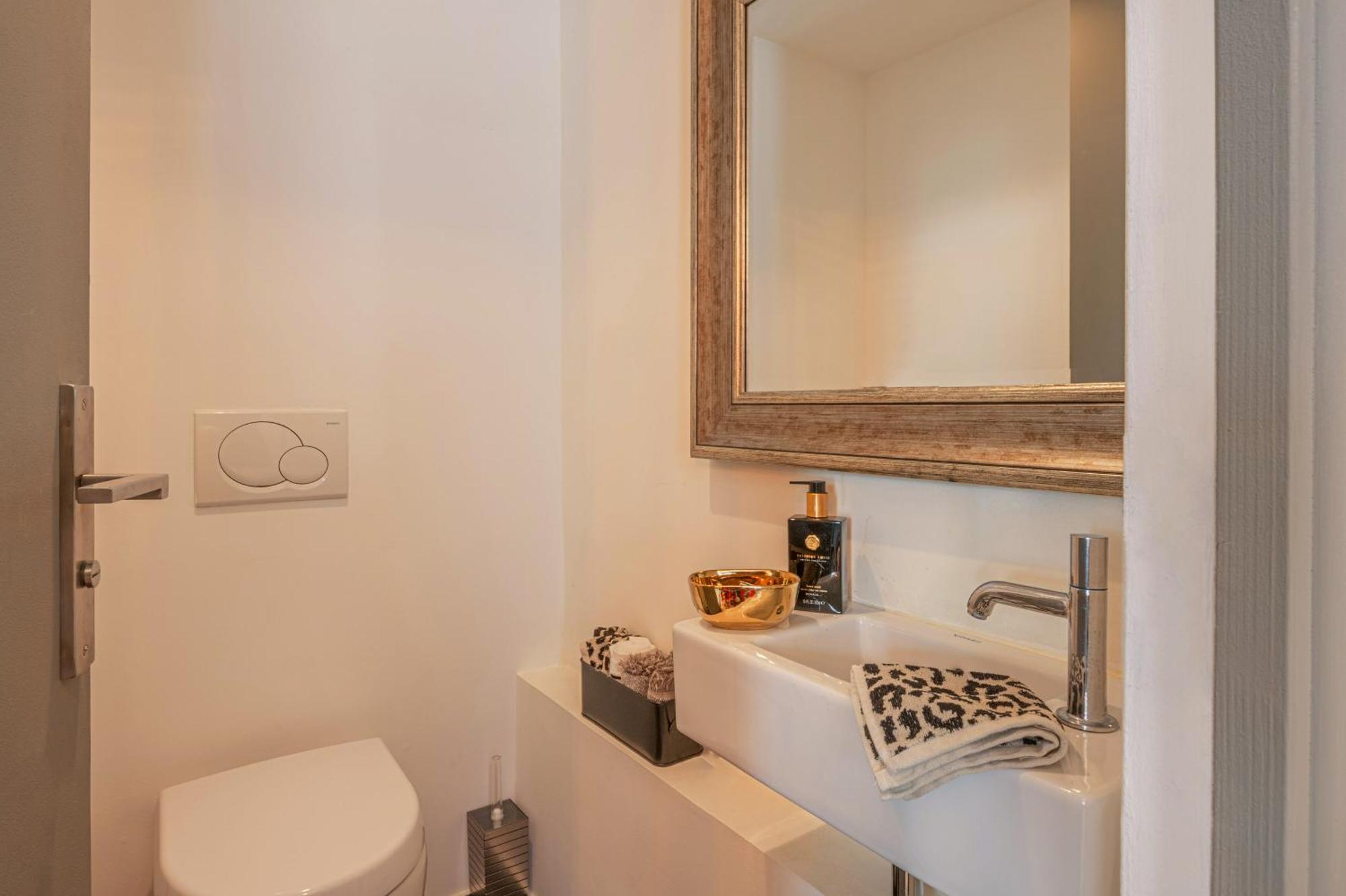 Appartement 1min Walk From Champs Elysees - Avenue Montaigne - Ac - Self-checkin - Working Desk Paris